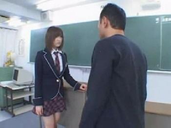 放課後の教室で変態教師に中出しレイプ喰らう美少女JK！女子校生ロリイラマチオのアダルト動画
