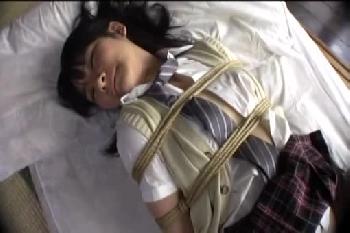 JKになったばかりの妹を縛って肉棒で掻き回し中出しする鬼畜兄！女子校生痴女イラマチオレイプ近親相姦のアダルト動画