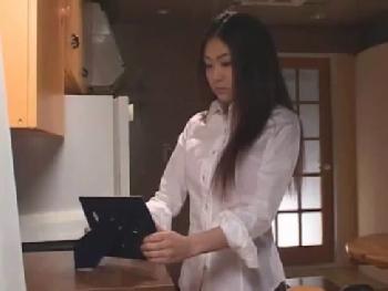 格が違う黒人のデカマラでガン突きされて即イキするお姉さん！巨乳中出しフェラぶっかけ乱交のアダルト動画