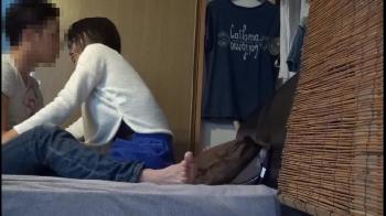 ガチ素人のお姉さんが隠しカメラに気づけずに→！美少女盗撮のアダルト動画