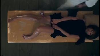 敏感な人妻がマッサージに行ったら案の定犯される！素人潮吹きのアダルト動画