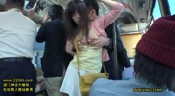 鬼畜な痴漢男にターゲットにされてしまった哀れな美少女！素人レイプのアダルト動画