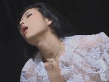 アナルにバイブを挿入され調教されながら犯される熟女美人妻が淫乱すぎィ！！素人お姉さんのアダルト動画