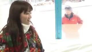 彼氏の近くで中出し喰らう23歳ピアノ講師の巨乳素人娘！お姉さんナンパマッサージのアダルト動画