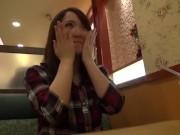 AVの世界に飛び込んだ素人巨乳娘が大胆に股を開いてグイグイ挿入されるチンポに悶絶！ハメ撮りのアダルト動画