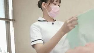 男性患者を誘惑して仕事そっちのけでハメる痴女歯科衛生士！巨乳騎乗位のアダルト動画