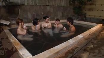 泥酔人妻が混浴温泉に入ってきた男を酔った勢いで誘惑して即パコ！巨乳痴女のアダルト動画