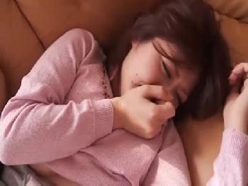 人妻のさとう遥希が突然侵入してきた男にレイプされて号泣！のアダルト動画