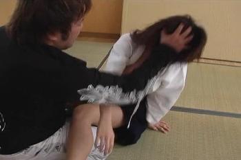 練習中の剣道部女子校生をガチレイプ！素人顔射のアダルト動画