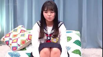 びんびん勃起チンポに興味津々のウブな美少女JKがスケベ企画で流されちゃって‥！素人女子校生顔射のアダルト動画