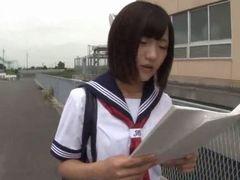 下校中に拉致レイプされちゃう清楚系の女子校生！素人美少女のアダルト動画