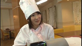 童顔パティシエ娘が店長にカラダの関係を迫られて店内でパコっちゃう！美少女顔射のアダルト動画