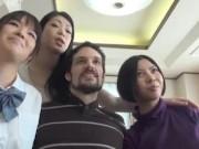 外人のチンポでイキ狂う熟女妻！巨乳人妻のアダルト動画