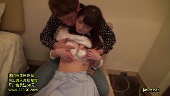 笑顔のかわいい新婚妻と不倫ハメ撮りで中出ししちゃう！素人人妻のアダルト動画