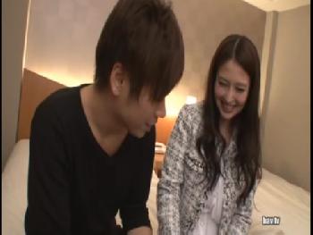 イケメンチンポにハメ倒されて絶頂潮吹きしてしまう素人巨乳娘！美少女のアダルト動画