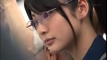 メガネJKが痴漢されて抵抗できずに犯され倒す！女子校生美少女めがねレイプのアダルト動画