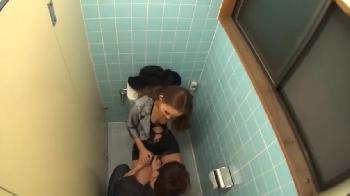 出勤前の同伴SEXを公衆トイレでサクッと済ますド変態キャバ嬢！巨乳素人ギャル痴女盗撮のアダルト動画
