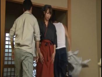 蕎麦屋で男性客にレイプされる看板娘→結局感じてるじゃん！素人お姉さんフェラのアダルト動画