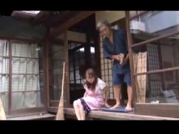 かわいい孫に顔射しちゃう鬼畜爺ちゃんとの近親相姦パコ！素人女子校生美少女のアダルト動画