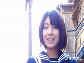 処女学生のセーラー服美少女が初めてサオを舐めてみる！素人女子校生フェラのアダルト動画