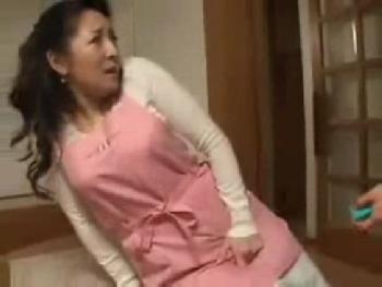 母と息子の近親相姦でガッツリ感じまくるド変態モンペ！巨乳お姉さん人妻熟女フェラのアダルト動画