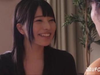 強引に部屋に侵入してきた鬼畜男に強引にチンポ挿入されてイってしまう上原亜衣！巨乳人妻中出しレイプのアダルト動画