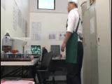 先輩店員に目を付けられた新人バイトが事務所内で猥褻行為！巨乳素人女子校生痴女人妻中出しレイプのアダルト動画