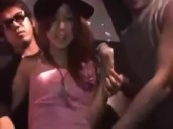 クラブにいたパリピギャルを囲んで複数チンポで大量ぶっかけ食らわす！巨乳素人痴女顔射ハメ撮りナンパのアダルト動画