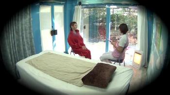 無料マッサージを受けたお姉さんが性感帯を突かれて発情しチンポ要求し始める！素人痴女のアダルト動画