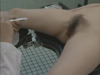 悪徳医師に睡眠薬を使われて眠らされ好きなようにレイプされ中出しを食らう人妻W
