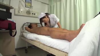 巨乳ナースが患者さんをフェラご奉仕してザーメン搾取！痴女のアダルト動画