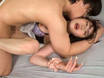 生意気な制服美少女に媚薬を飲ませてキツキツ未成熟マンコにお仕置き中出し！！女子校生パイパン...