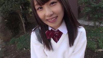 SNSで意気投合した男と会う軽い美少女JKが笑顔でハメ撮りしてザーメンぶち込み！素人女子校生中出しのアダルト動画