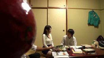 友達の人妻が大人の魅力で童貞たぶらかして筆おろし？！！巨乳お姉さんギャルのアダルト動画