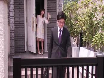 夫の仕事中に他人チンポと快楽漬け不貞セックスする性欲だだ漏れ人妻！巨乳お姉さんフェラのアダルト動画