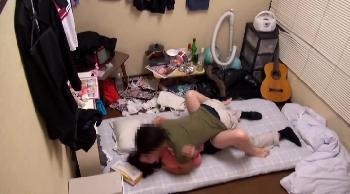 泥酔状態の人妻を自宅に連れ込んで強引にハメて中出し！巨乳素人ハメ撮りレイプのアダルト動画