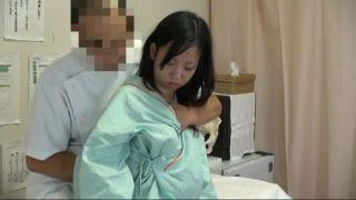 マッサージ師に気持ち良くされその気にさせられてしまいパコられるお姉さん！素人美少女中出しのアダルト動画