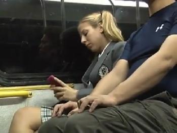 金髪女子校生を夜行バスで痴漢レイプ→そのまま中出し！巨乳美少女のアダルト動画