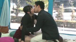 初対面男性のチンポで受精したがる激カワ女子大生！素人美少女のアダルト動画