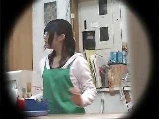 本屋のメガネ店員に痴漢したら‥予想外の展開にW！お姉さんめがね手コキ盗撮のアダルト動画