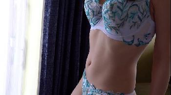 スタイル抜群で巨乳お姉さんが感じまくる特濃セックス！美少女顔射のアダルト動画