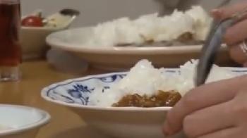 痴女な姉が3人もいると夜な夜な僕のチンポが狙われて大変です！お姉さん乱交の無料AV動画