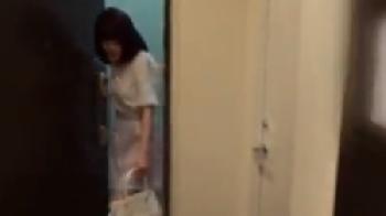 マッサージ担当が男で戸惑いを見せる美人OLが徐々に快感を得て合体しちゃう！素人中出し盗撮の無料AV動画