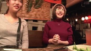 見た目は漫画家っぽい眼鏡女子が居酒屋でいきなりフェラし始めちゃった件！お姉さん痴女メガネ深田えいみのアダルト動画