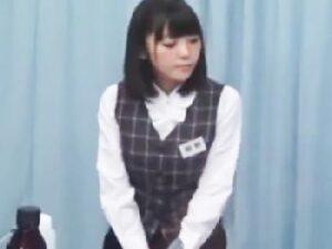 お昼休み中の銀行員に乳がん検診と称した乳もみ触診を敢行→ねっとり揉みしだかれ発情ついでにナマ挿入！巨乳お姉さん素人OLのアダルト動画