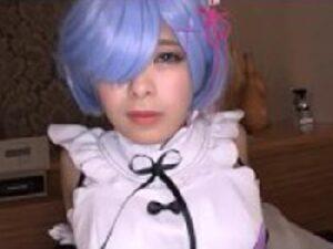 この目線はエロヤバい！勃起不可避なアニコスメイド！！！巨乳美少女コスプレのアダルト動画