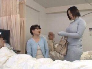 患者たちが皆振り返るほどの爆乳！見舞いに来てくれたデカ乳おばさんに抜かれる近親相姦！巨乳痴女人妻のアダルト動画