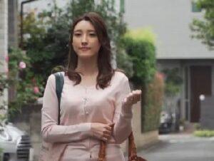 美人で清楚な見た目とは裏腹に…性欲溜まり切った奥様が発散NTR！痴女人妻のアダルト動画