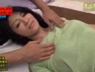 狭い車内に連れ込んだ華奢熟女奥さんを脱がして挿入したらノリノリだった件！中出し素人人妻ナンパのアダルト動画