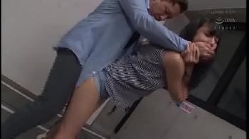 自転車で帰宅中のお姉さんを追いかけ回して捕獲→即はめ性暴行する！素人レイプ痴漢のアダルト動画